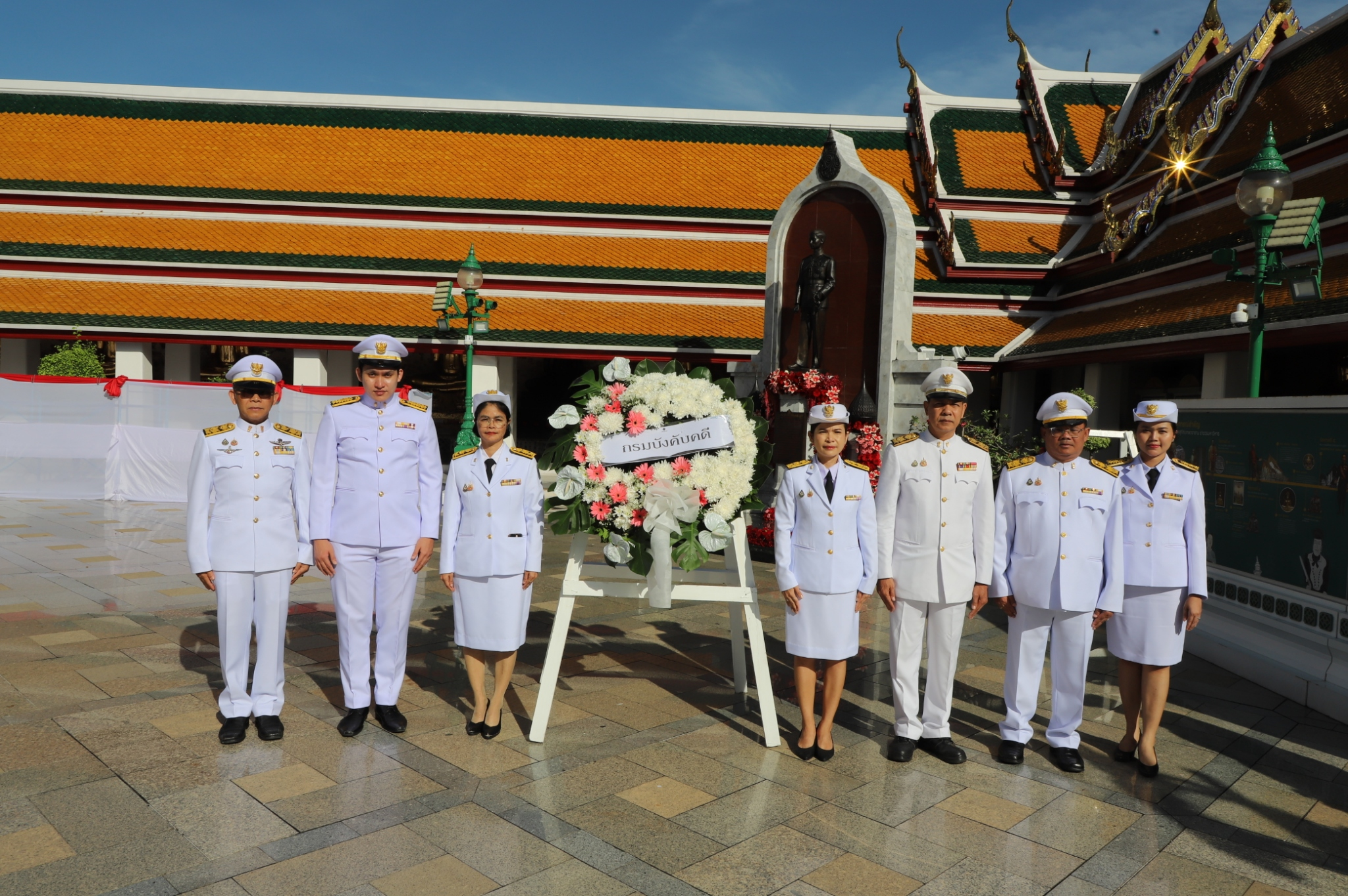 ﻿กรมบังคับคดีร่วมพิธีวางพวงมาลาถวายสักการะ เนื่องในวันคล้ายวันสวรรคต ของพระบาทสมเด็จพระปรเมนทรมหาอานันทมหิดล พระอัฐมรามาธิบดินทร